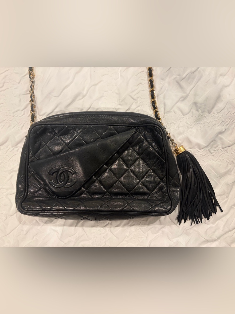 CHANEL Black Quilted Lambskin Shoulder Bag with Gold Chain and Tassel